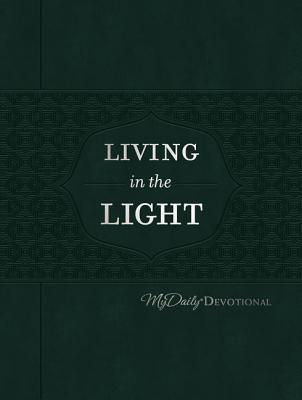 Living in the Light: MyDaily Devotional - Hunt, Johnny