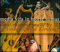 Media Vita in Morte Sumus: Vocal Chamber Music by Volker David Kirchner - Christian Ostertag (violin); Erich Michelsberg; John Stobart (horn); Julia Ostertag (mezzo-soprano); Katrin Melcher (viola);...