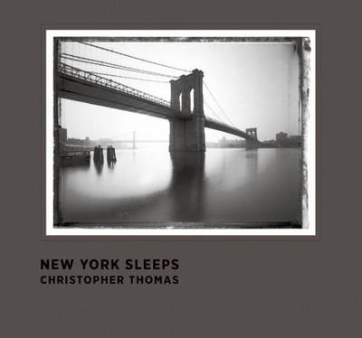 New York Sleeps - Thomas, Christopher (Photographer), and Giloy-Hirtz, Petra (Contributions by), and Stehmann, Ira (Contributions by)