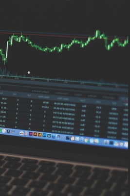 Notizbuch: fr jeden Trader und Aktienhndler &#9830; ber 100 Seiten Dot Grid Punkteraster fr alle Notizen, Signale oder Kursverlufe &#9830; 6x9 Jounal Format &#9830; Motiv: Laptop - Notizbucher, Msed