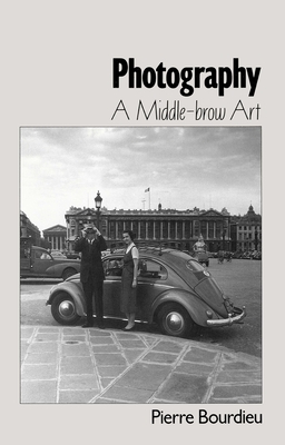 Photography: A Middle-Brow Art - Bourdieu, Pierre, Professor (Editor)