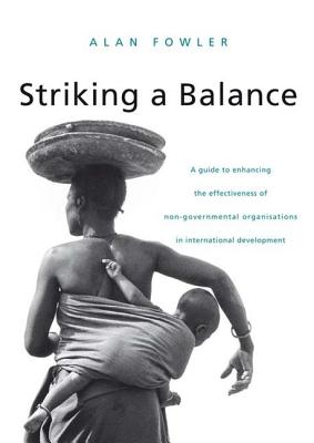 Striking a Balance: A Guide to Enhancing the Effectiveness of Non-Governmental Organisations in International Development - Fowler, Alan (Editor)